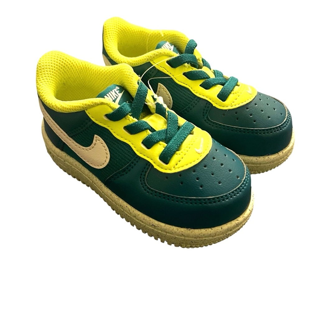 NIKE sneakers toddler size 6 like new
